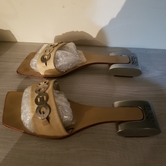 BCBG leather sandals/clog EUC - Picture 5 of 11